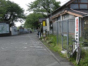 金子駅前の写真
